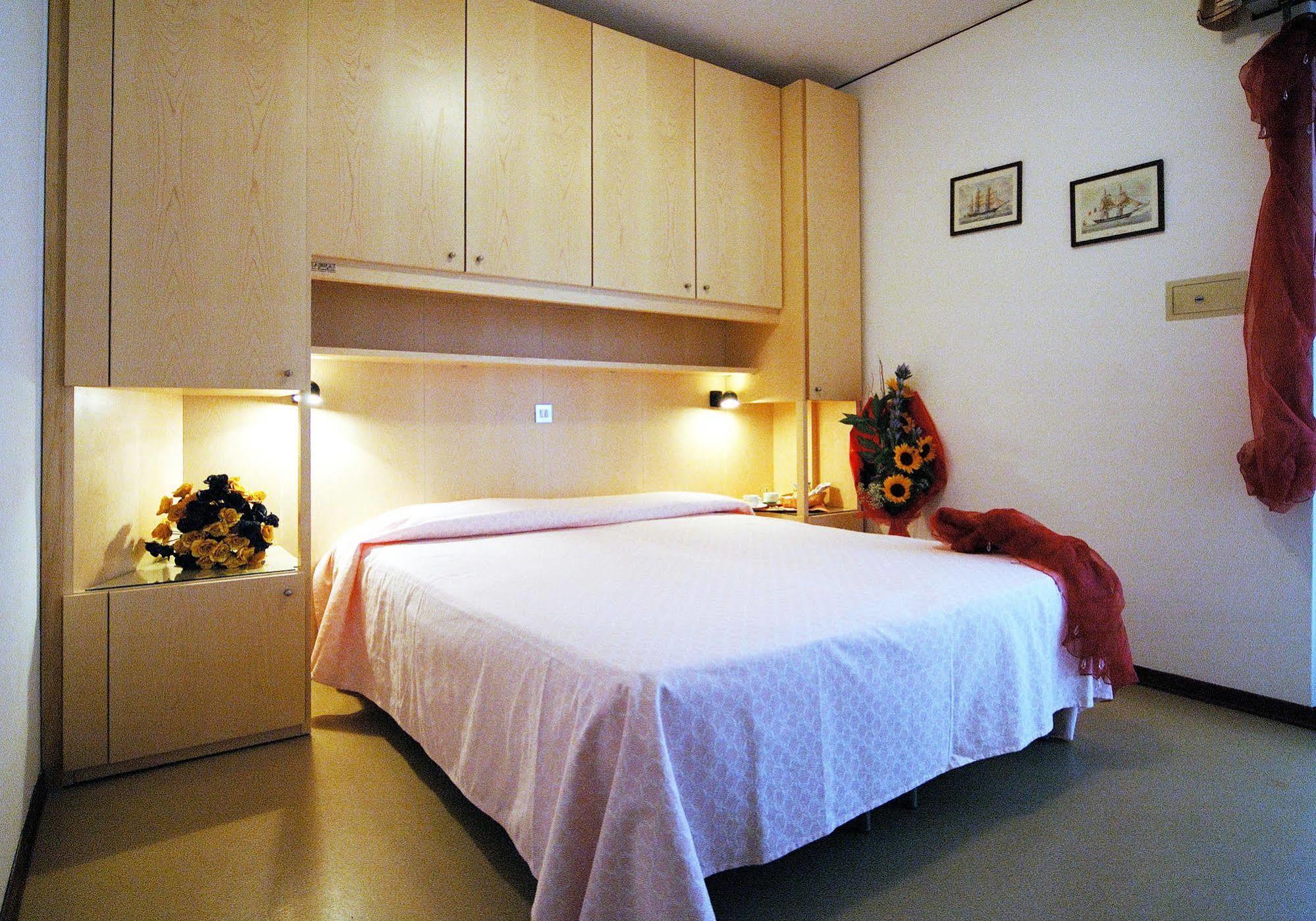 Hotel Stiefel Lignano Sabbiadoro Exterior photo